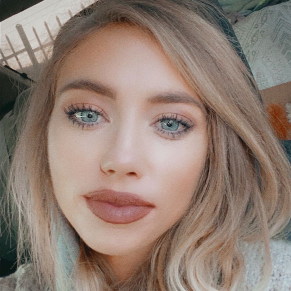 Meet your Posher, Alyssa
